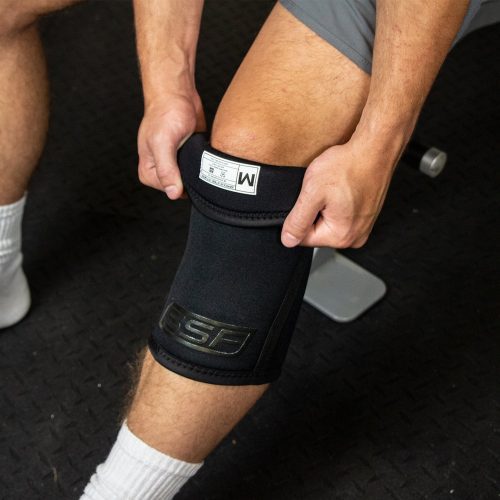 Black Label Knee Sleeves Jacob pulling on 1500x1500 101b80a7 ad31 4f8a a255 e7c3283e053e